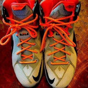 Nike Lebaron James 6Y big kids basketball shoes